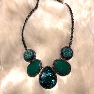Black rhodium green stone costume necklace 💚